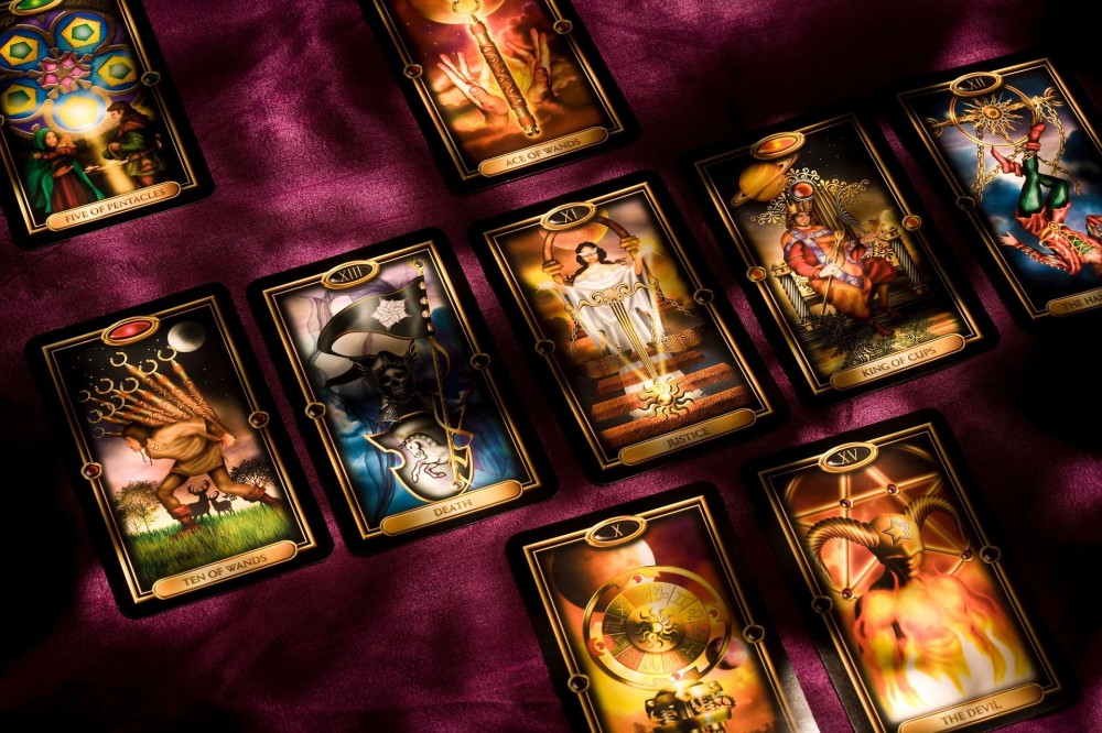 Que sont les cartes de tarot et comment fonctionne le tarot divinatoire?